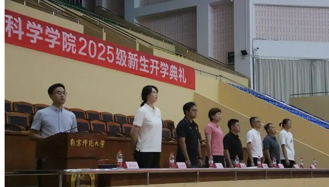 大牌云集, 当然, 至少